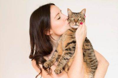 Как понять, что кошка готова к вязке: признаки и симптомы