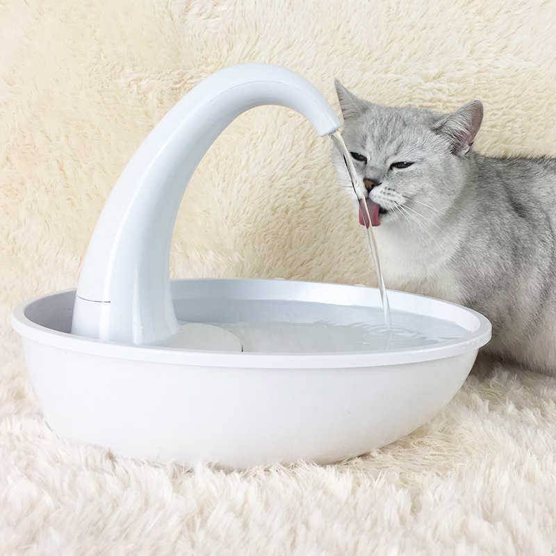 Почему кот не пьёт воду, вредно ли это: что делать, не пьёт вообще?