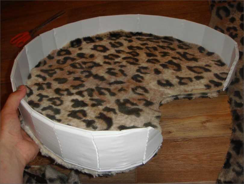 Как сделать лежанку для кошки из свитера своими руками?